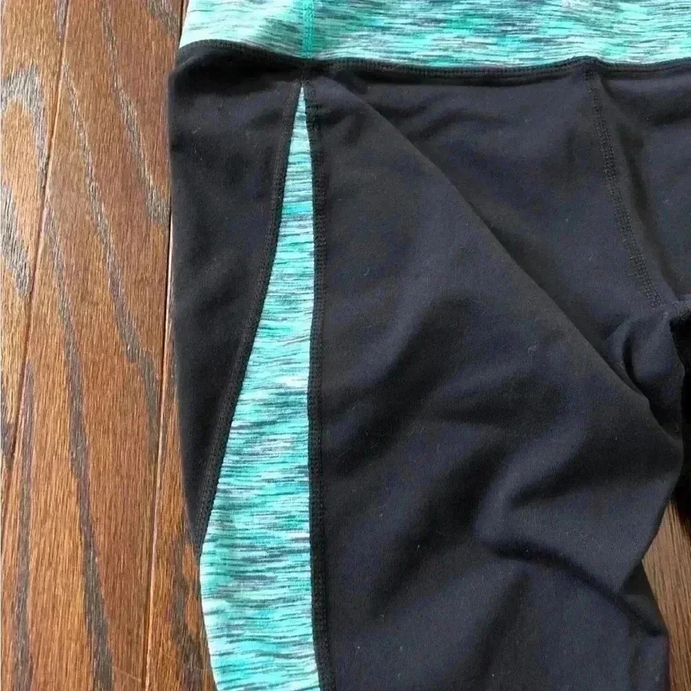 Athleta Women’s M Splits Revelation Capri Yoga Tight Black Green Pants - VGUC! - Picture 5 of 9